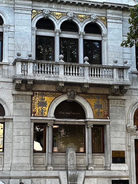 Morning walk down the Avenue