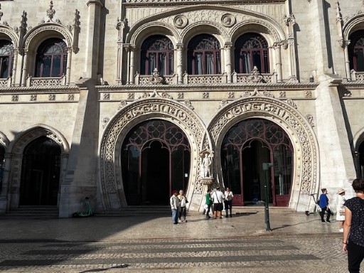 Morning walk down the Avenue